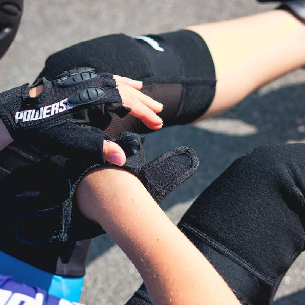 Powerslide-Pro-Race-Glove-Lifestyle